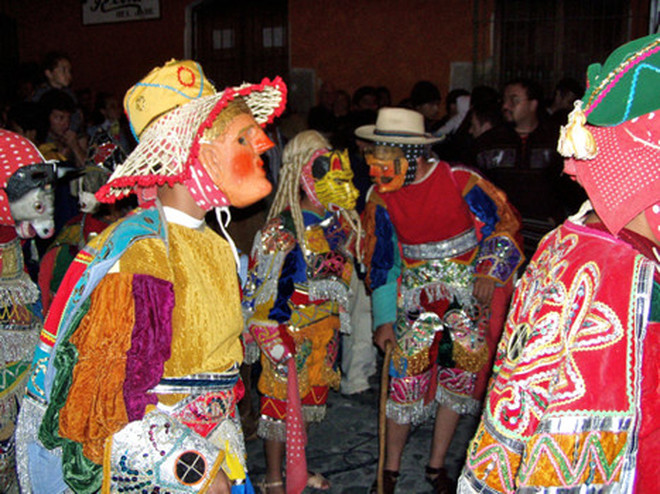 Travel abroad puts zing in New Years Eve / Karen McCann / enjoylivingabroad.com