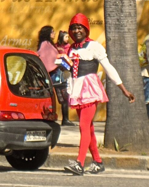 Karen McCann, Seville, Christmas, street vendor in drag