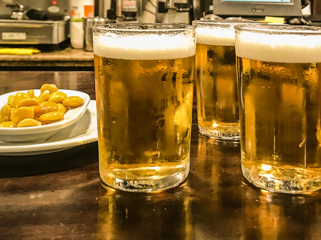 Beer / cerveza / Seville Dining Customs 2022 / Karen McCann / EnjoyLivingAbroad.com