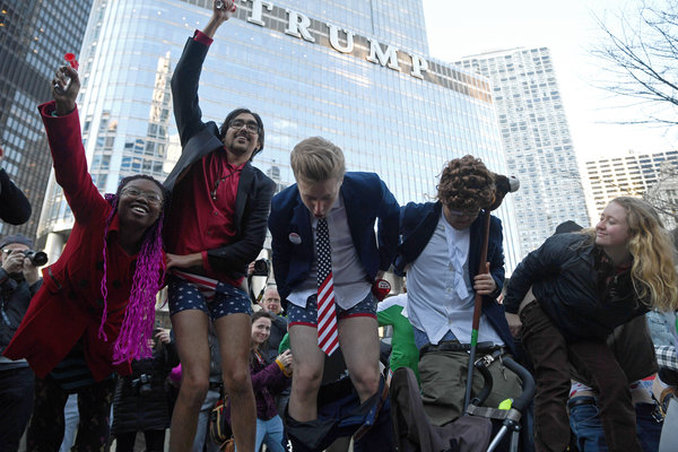 Cheeky protesters moon president's property in Chicago /  Expats Returning to a Changed America / Karen McCann / EnjoyLivingAbroad.com