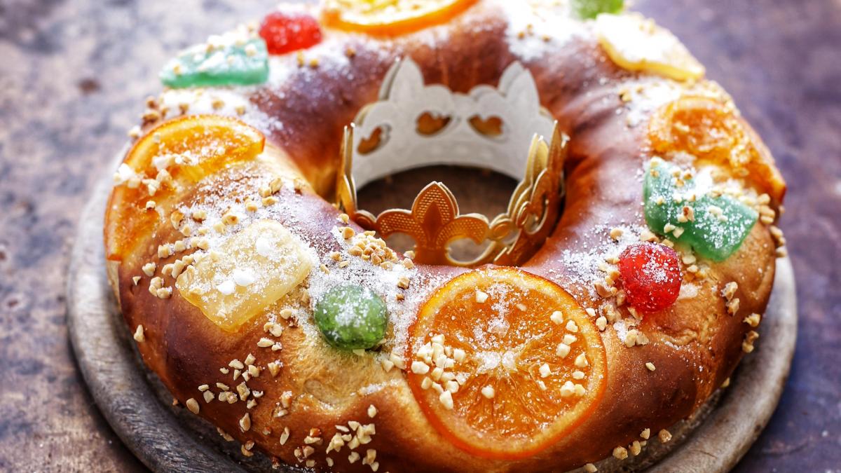 Roscón de Reyes / Seville, Spain / Xmas Celebrations in Europe / The Amigos Project / Karen McCann / EnjoyLivingAbroad.com