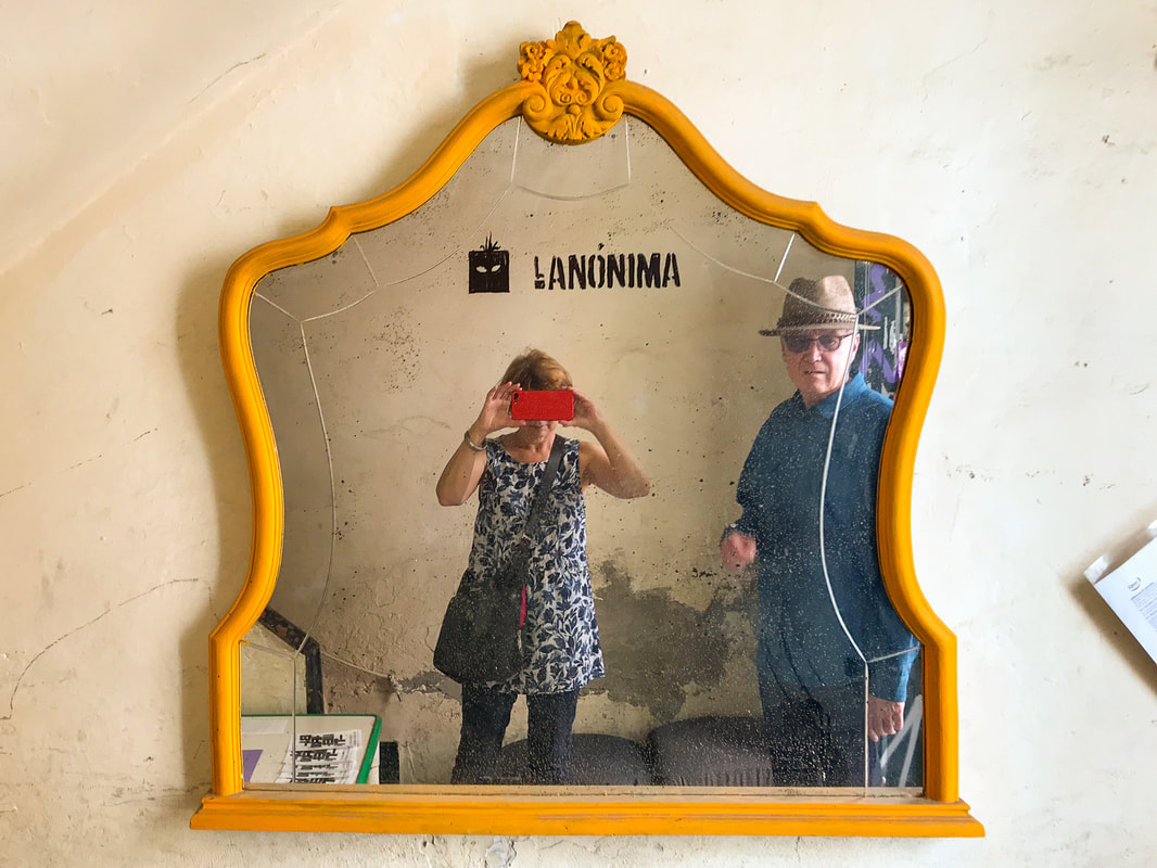 Karen & Rich McCann / Seville artwalk Barrio Abierto 2018 / EnjoyLivingAbroad.com