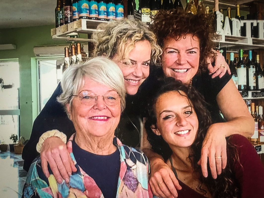 Buying a Fixer-Upper in Portugal / Bettine, Minke, Pauline, Sancha Flesseman / Karen McCann The Amigo Project / EnjoyLivingAbroad.com