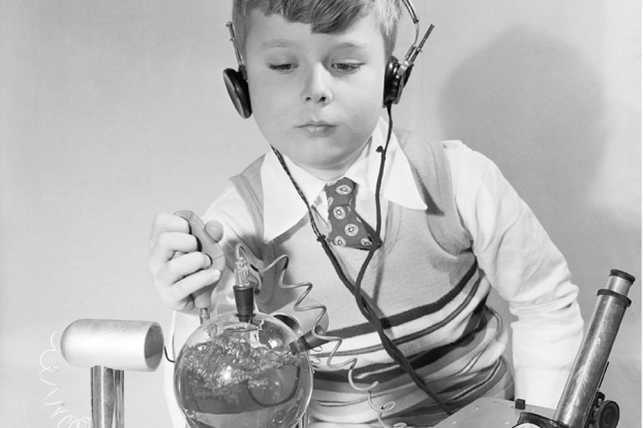 Gilbert U-238 Atomic Energy Lab / The Virus That Saved Humanity in the 1950s / Karen McCann / EnjoyLivingAbroad.com