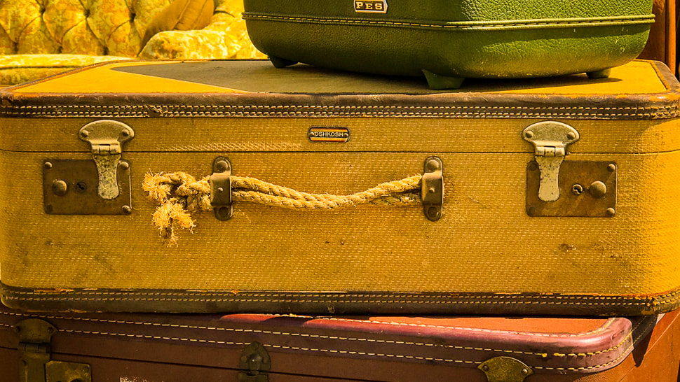 Best Packing Tips / 10 Underrated Extras Even Us Minimalists Like to Pack / Karen McCann / EnjoyLivingAbroad.com