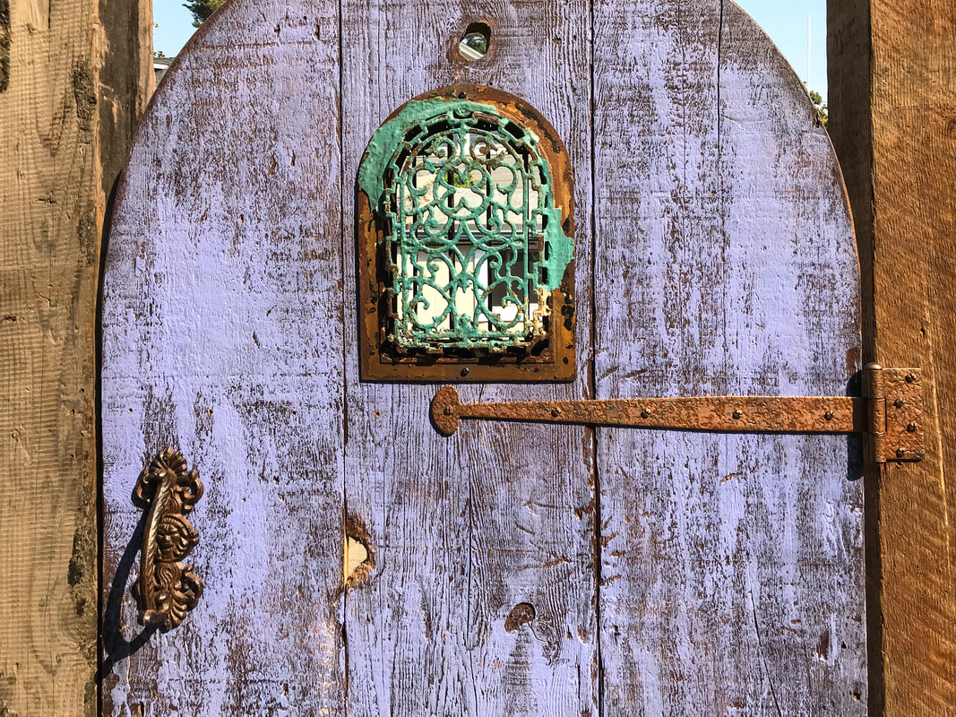 Fabulous garden gate / Take a Break from the Pandemic / Karen McCann / EnjoyLivingAbroad.com