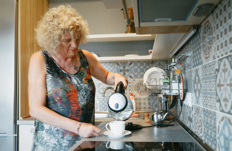 Debbie Campbell / Lessons Learned for 212 Airbnbs / The Senior Nomads / Karen McCann / EnjoyLivingAbroad.com