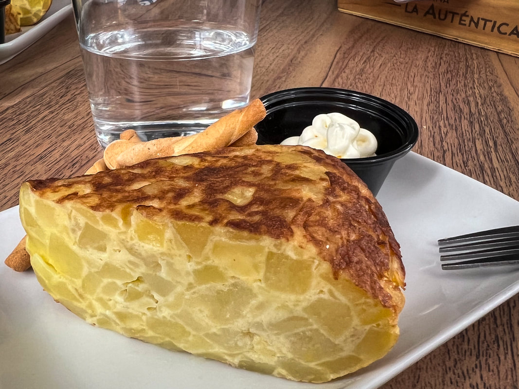 Spanish Tortilla / tortilla española / tortilla de patatas / Taberna La Auténtica, Seville, Spain / Karen McCann / enjoylivingabroad.com